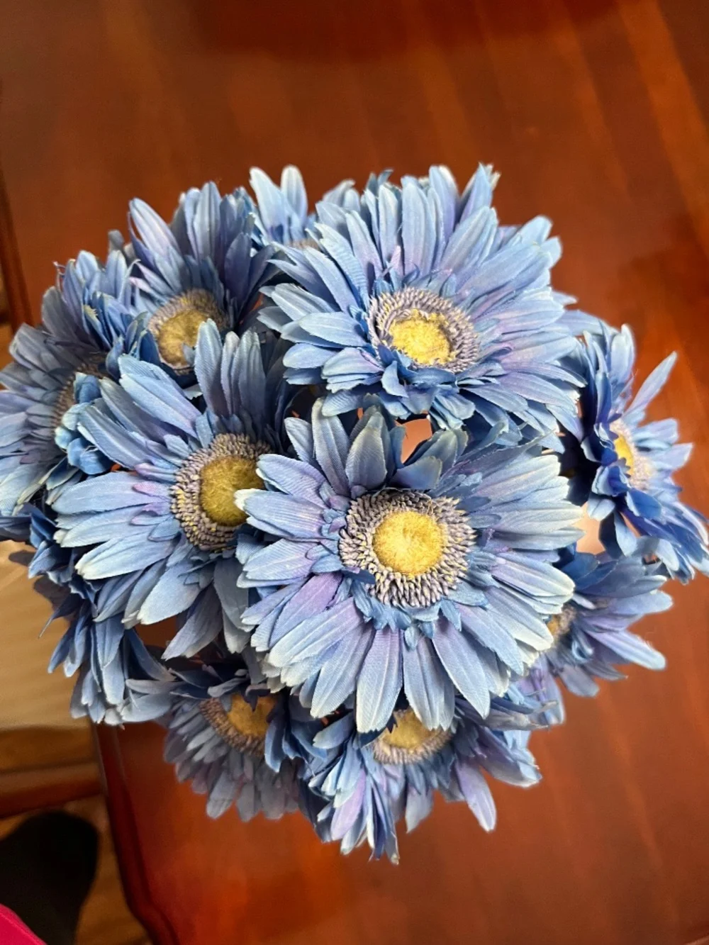 Artificial flower arrangement